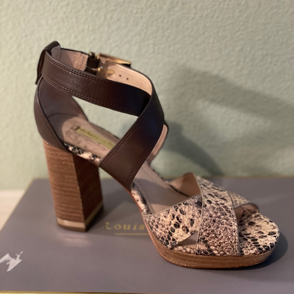 Almost new sandal in size 7 by Louise Et Cie